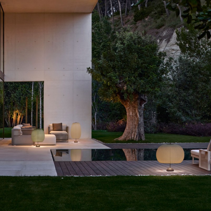 closer outdoor closer outdoor